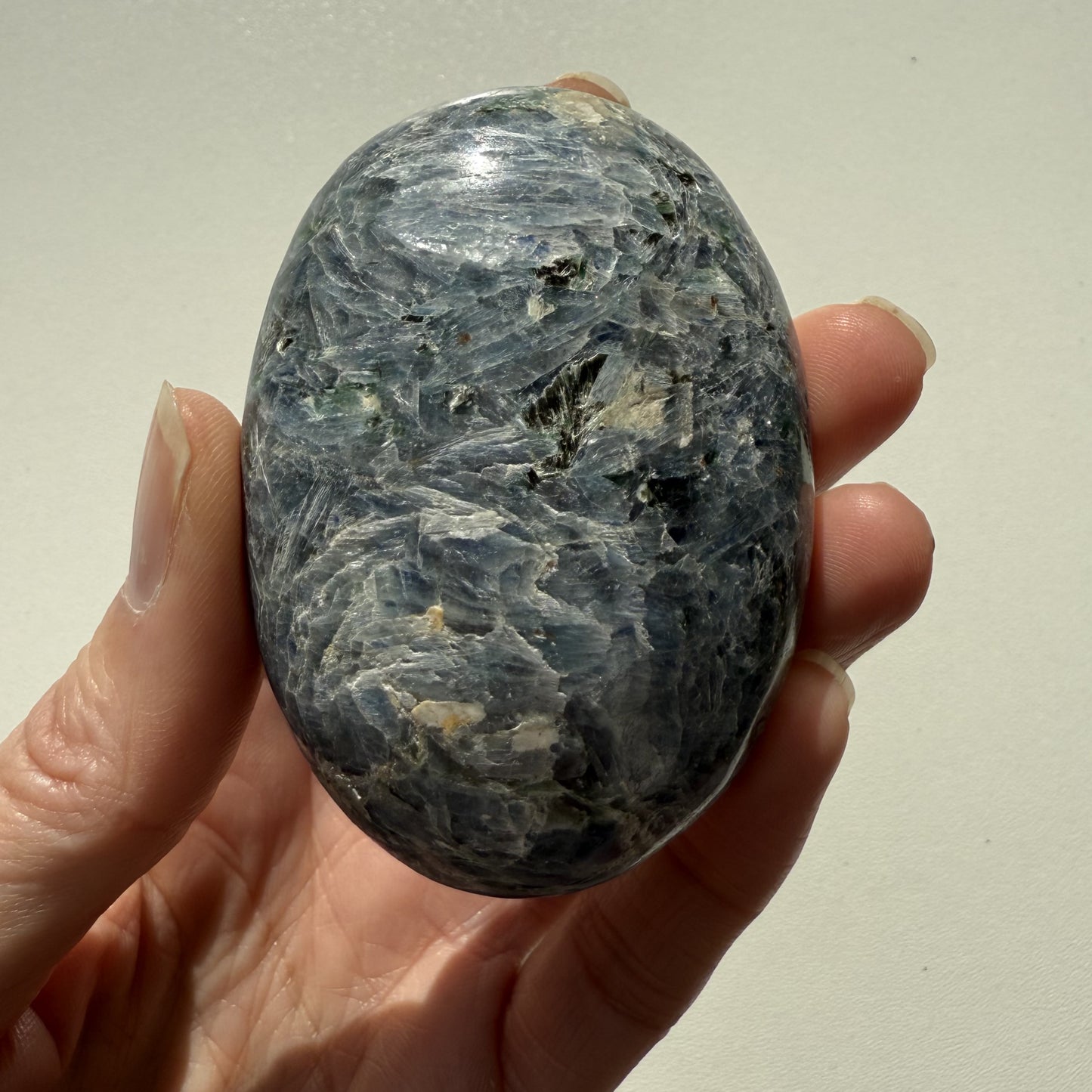 Kyanite Palm Stone 002