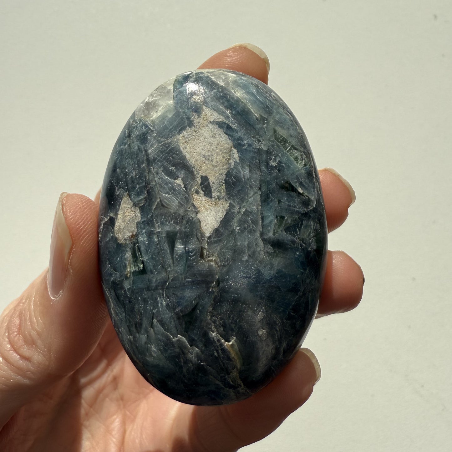 Kyanite Palm Stone 005