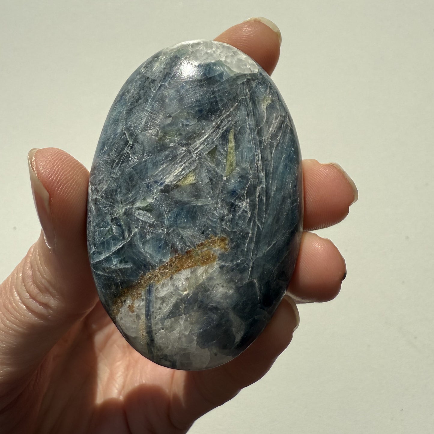 Kyanite Palm Stone 005