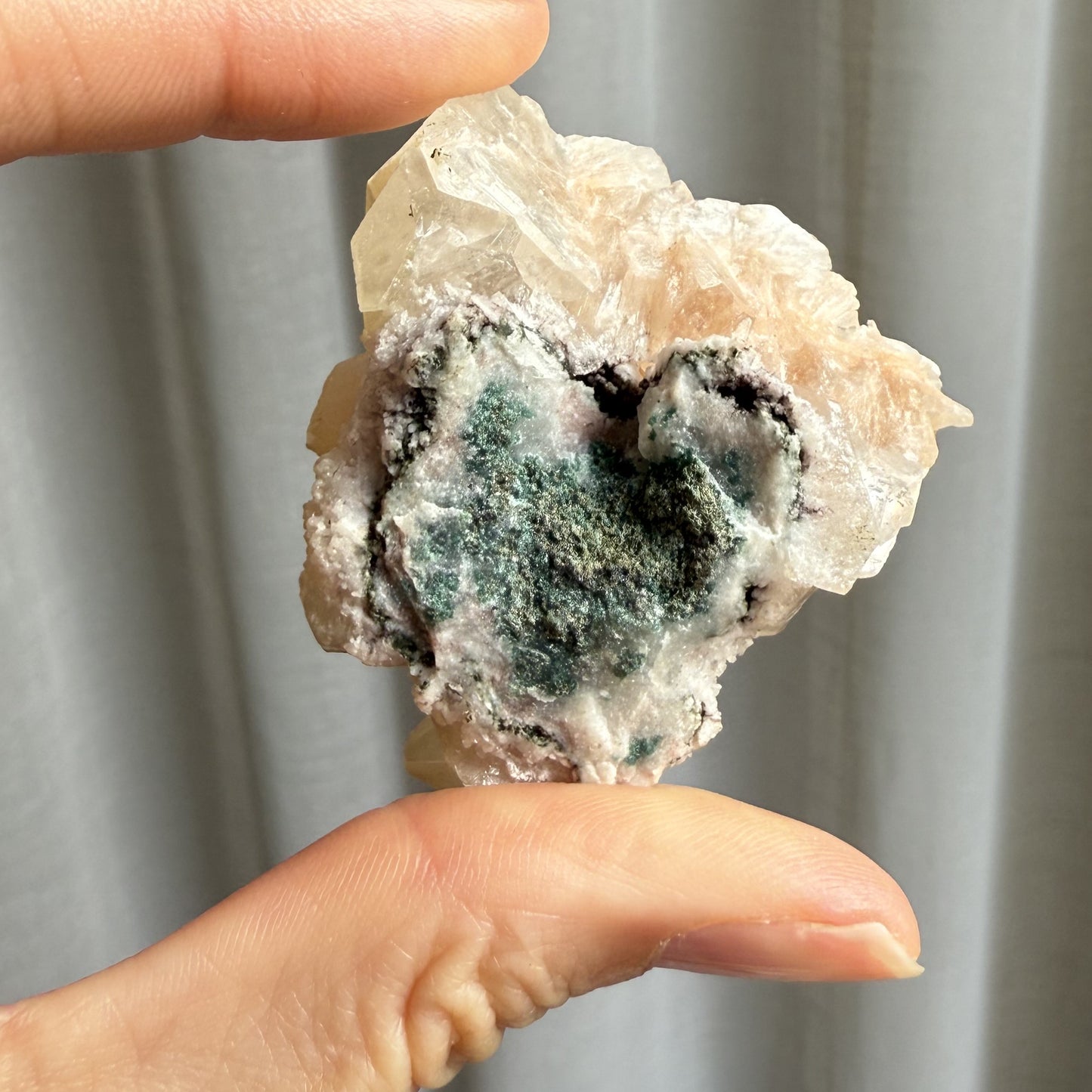 Apophyllite on Stilbite 004