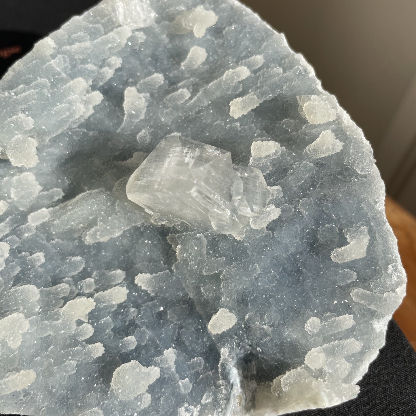 Apophyllite on Blue Chalcedony 004