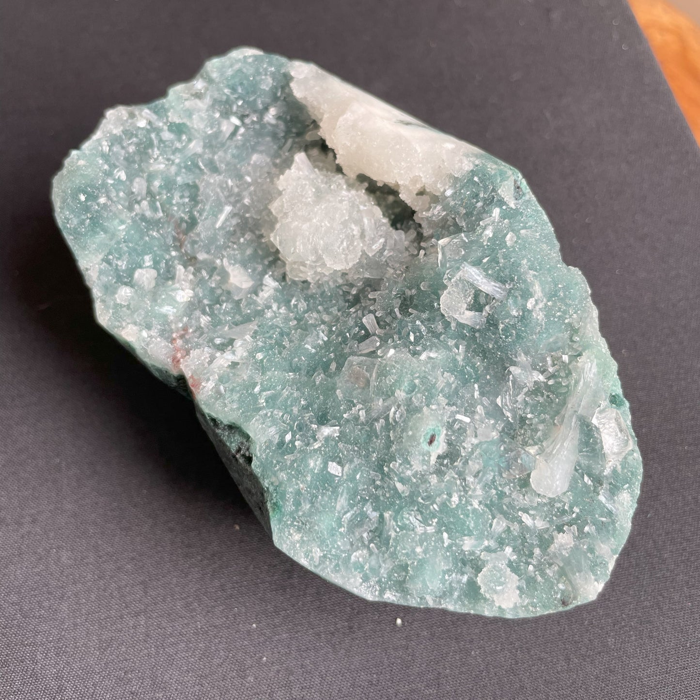 Chalcedony with Apophyllite 016