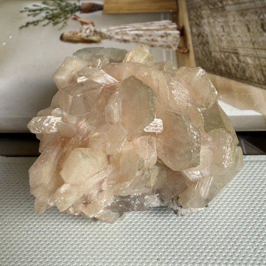 Apophyllite on Stilbite 004