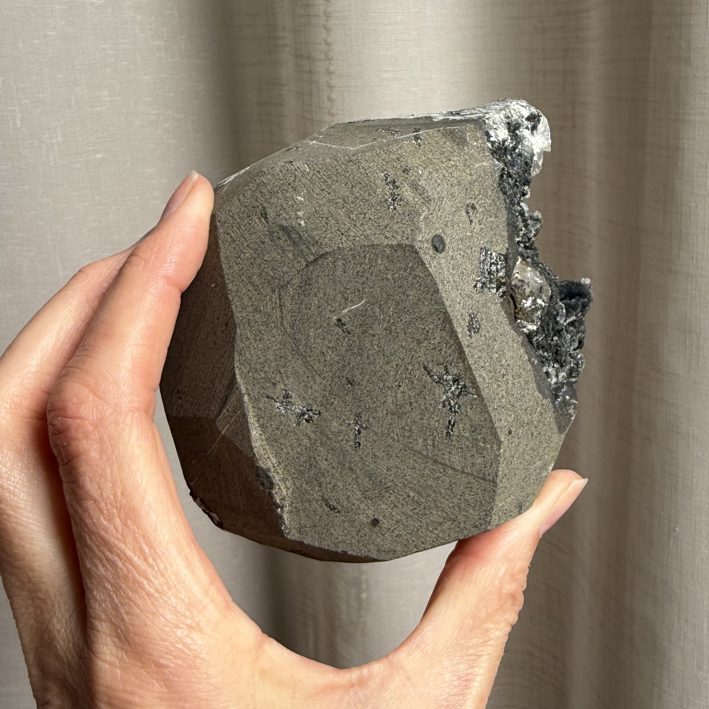 Black Chalcedony with Stilbite 010